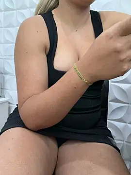 Valeriacris online show from April 2026 03:25:02 PM