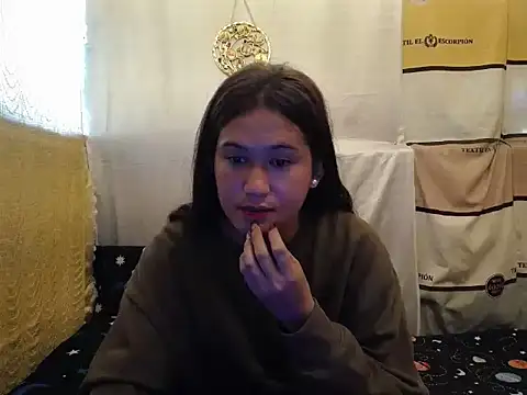 Snapshot of girlyesha chatting on October 2025 01:17:02 AM girlyesha online show from October 2025 01:17:02 AM