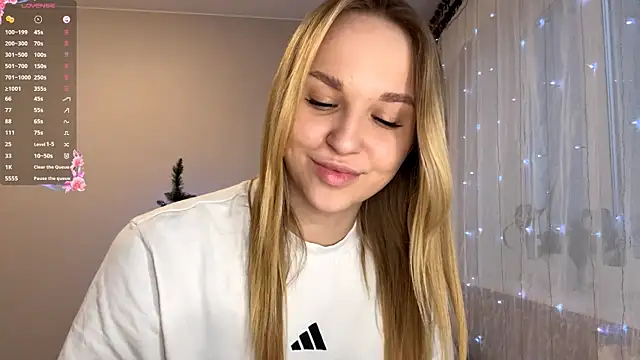 TanekaBoitel online show from December 2025 01:18:02 PM