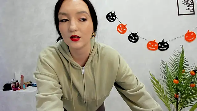 Lesley Wins online show from October 2025 08:06:01 AM