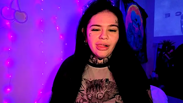 hollyhexbomb online show from October 2025 07:47:01 PM