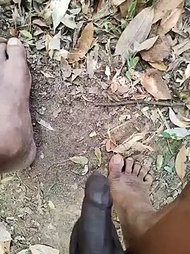 Snapshot of DICKLANKA chatting on October 2025 10:43:02 AM DICKLANKA online show from October 2025 10:43:02 AM