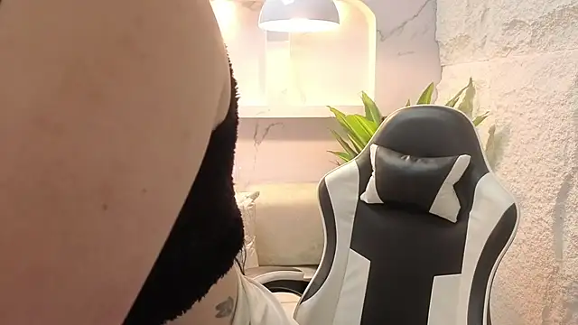 scarlett smith tp online show from November 2025 12:49:01 PM