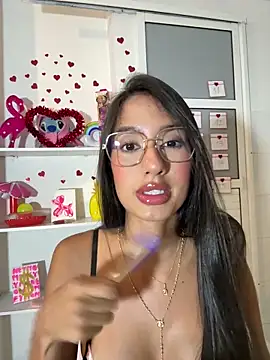 Snapshot of Julieta_Duque chatting on February 2026 02:15:01 AM Julieta Duque online show from February 2026 02:15:01 AM