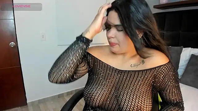 daniela crozee  online show from October 2025 02:03:02 AM