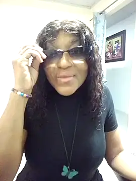 Snapshot of SONDRADAYAN chatting on October 2025 01:13:01 AM SONDRADAYAN online show from October 2025 01:13:01 AM