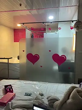 Snapshot of MoniUribe chatting on November 2025 11:10:01 AM MoniUribe online show from November 2025 11:10:01 AM