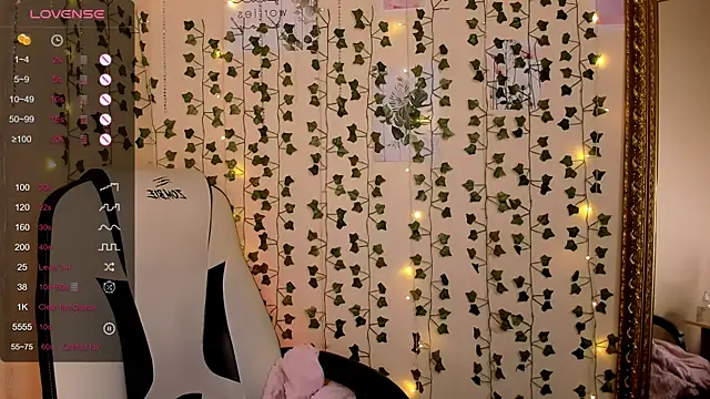 Snapshot of LinaBlossom_ chatting on February 2026 08:19:01 AM LinaBlossom online show from February 2026 08:19:01 AM