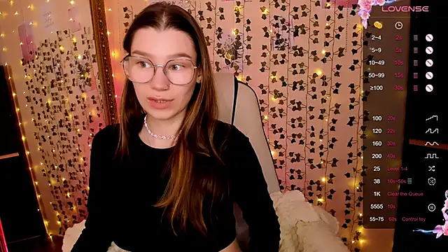 Snapshot of LinaBlossom_ chatting on February 2026 07:53:02 AM LinaBlossom online show from February 2026 07:53:02 AM