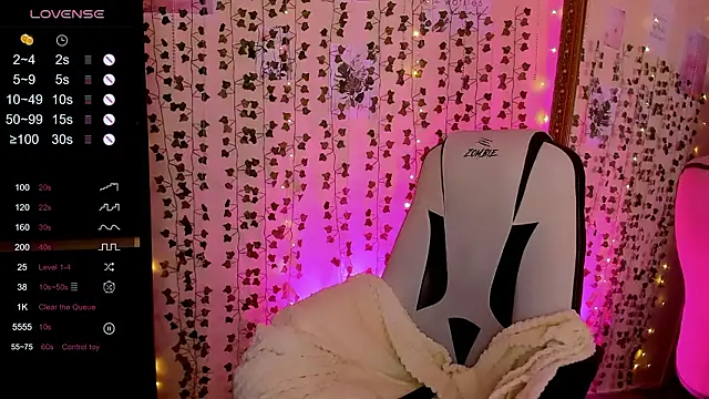 Snapshot of LinaBlossom_ chatting on March 2026 02:39:01 AM LinaBlossom online show from March 2026 02:39:01 AM