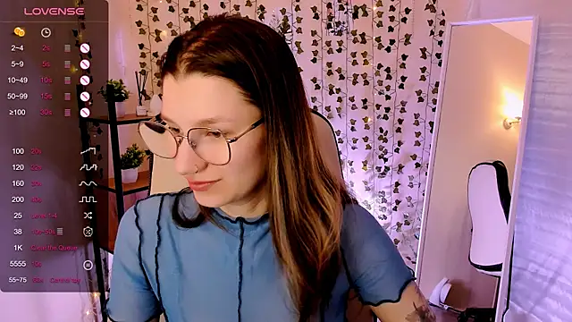 Snapshot of LinaBlossom_ chatting on June 2026 02:10:01 AM LinaBlossom online show from June 2026 02:10:01 AM