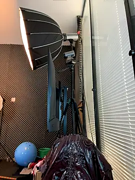 YY-27 online show from November 2025 06:45:01 AM