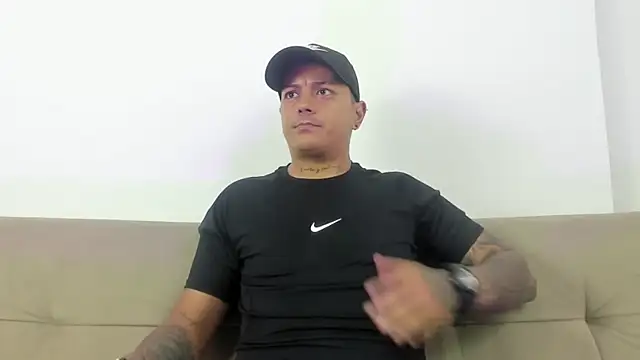 MaximoHall86 online show from November 2025 12:59:02 PM