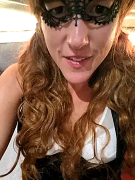 Naughty-Layla online show from October 2025 05:43:02 PM