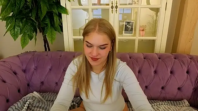 AlinaLiii online show from March 2026 06:44:01 PM