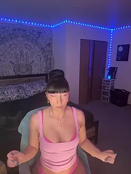 MaciiMayy online show from April 2026 09:41:02 PM