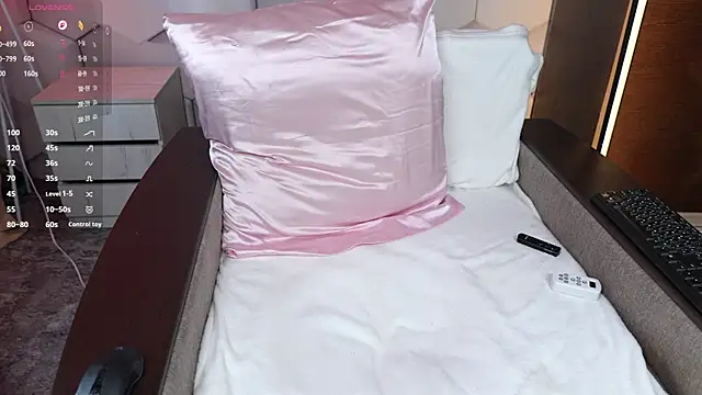 HottieEmma online show from April 2026 12:38:01 PM