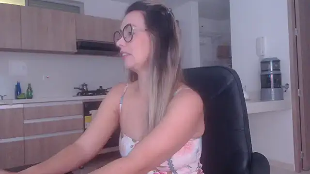 LovePaula online show from March 2026 01:16:02 AM