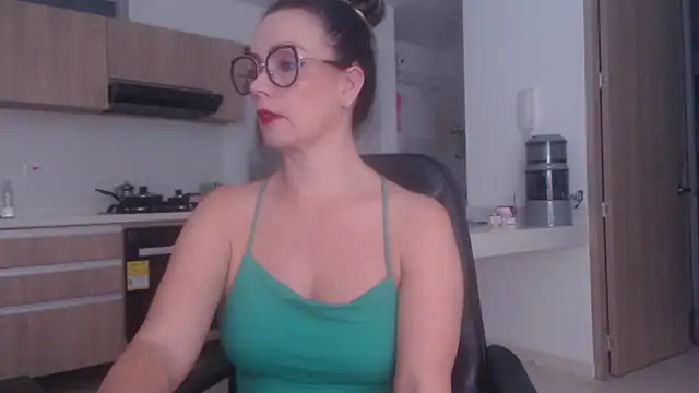 LovePaula online show from June 2026 11:16:02 PM