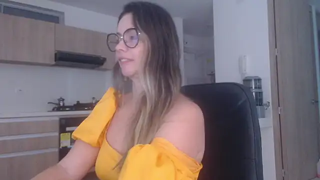 LovePaula online show from July 2026 12:36:02 PM