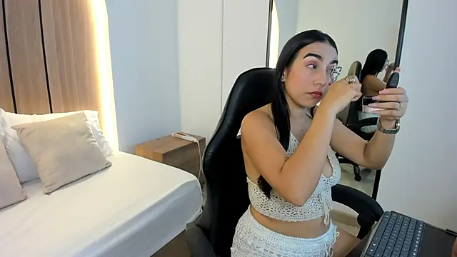 olivia willoow online show from December 2025 02:32:02 AM