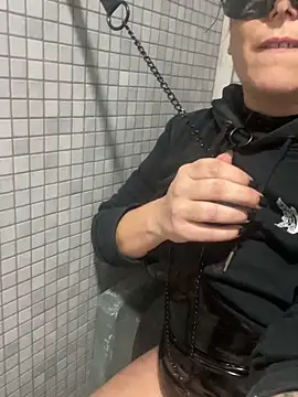 Snapshot of Reine_du_Vice84 chatting on November 2025 03:07:01 AM Reine du Vice84 online show from November 2025 03:07:01 AM