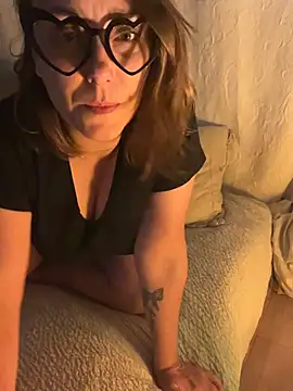 Snapshot of Reine_du_Vice84 chatting on January 2026 04:01:02 PM Reine du Vice84 online show from January 2026 04:01:02 PM