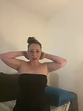 Snapshot of Reine_du_Vice84 chatting on February 2026 09:40:02 PM Reine du Vice84 online show from February 2026 09:40:02 PM