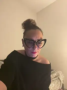 Snapshot of Reine_du_Vice84 chatting on February 2026 09:41:01 PM Reine du Vice84 online show from February 2026 09:41:01 PM