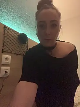 Snapshot of Reine_du_Vice84 chatting on February 2026 07:42:02 PM Reine du Vice84 online show from February 2026 07:42:02 PM