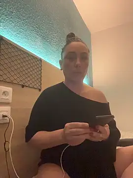 Snapshot of Reine_du_Vice84 chatting on February 2026 10:33:02 AM Reine du Vice84 online show from February 2026 10:33:02 AM