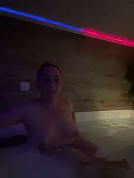 Snapshot of Reine_du_Vice84 chatting on February 2026 01:36:02 AM Reine du Vice84 online show from February 2026 01:36:02 AM