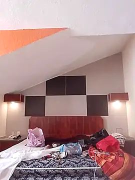 Snapshot of transreyna chatting on February 2025 07:44:02 PM transreyna online show from February 2025 07:44:02 PM