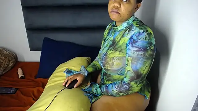 Juiceybileh online show from November 2025 12:27:01 AM