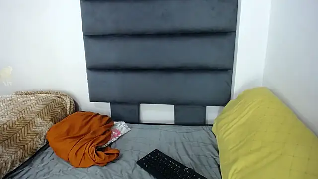 Juiceybileh online show from November 2025 09:09:01 PM