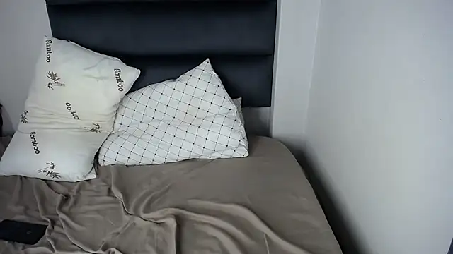 Juiceybileh online show from November 2025 09:26:02 PM