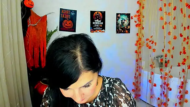 Moon Veloure1 online show from October 2025 12:00:02 PM