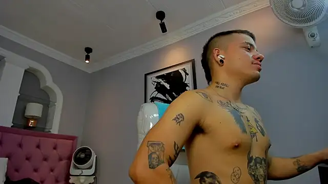 wildthor26 online show from September 2025 03:32:02 AM