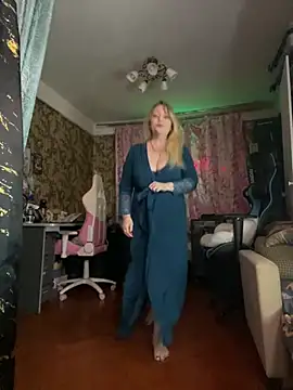 Snapshot of Sweet-blonde chatting on June 2026 09:42:02 PM Sweet-blonde online show from June 2026 09:42:02 PM