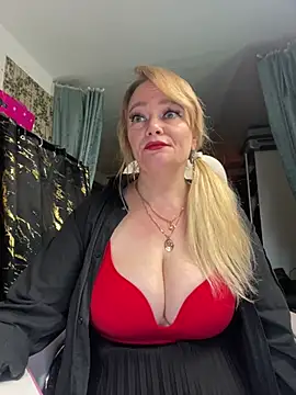 Snapshot of Sweet-blonde chatting on June 2026 10:27:02 PM Sweet-blonde online show from June 2026 10:27:02 PM