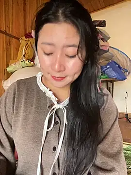 violet-00 online show from October 2025 02:47:02 AM