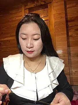 violet-00 online show from December 2025 01:03:01 AM