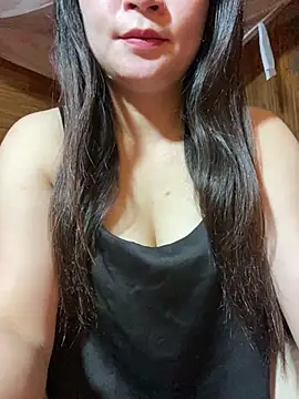 Snapshot of violet-00 chatting on May 2026 11:23:04 PM violet-00 online show from May 2026 11:23:04 PM