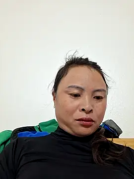 xuxulovezz online show from November 2025 11:15:01 PM