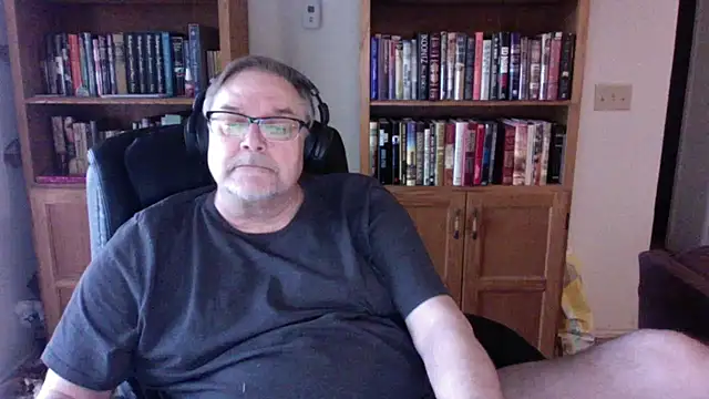 Vinyl22xh online show from April 2026 11:28:01 PM