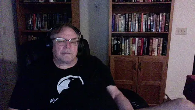 Snapshot of Vinyl22@xh chatting on May 2026 01:33:01 AM Vinyl22xh online show from May 2026 01:33:01 AM