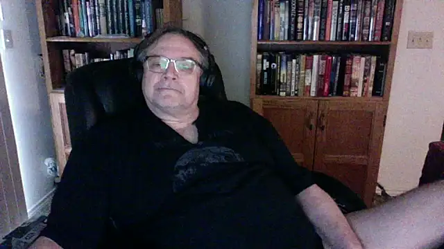 Snapshot of Vinyl22@xh chatting on May 2026 06:02:02 PM Vinyl22xh online show from May 2026 06:02:02 PM