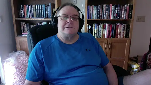 Snapshot of Vinyl22@xh chatting on May 2026 07:55:02 PM Vinyl22xh online show from May 2026 07:55:02 PM