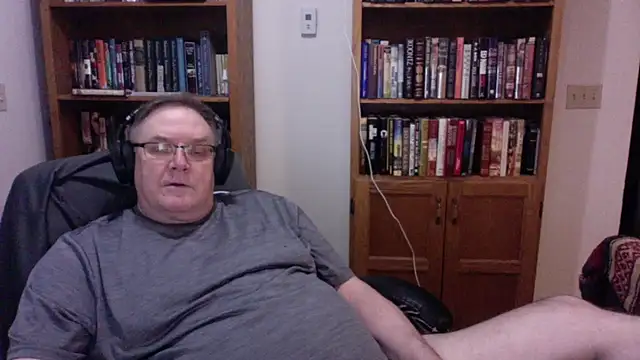 Snapshot of Vinyl22@xh chatting on June 2026 05:42:01 AM Vinyl22xh online show from June 2026 05:42:01 AM