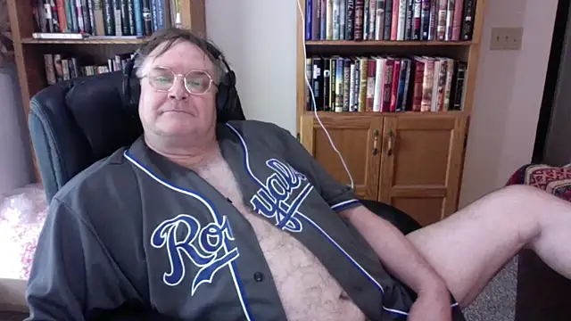 Snapshot of Vinyl22@xh chatting on June 2026 06:57:02 PM Vinyl22xh online show from June 2026 06:57:02 PM